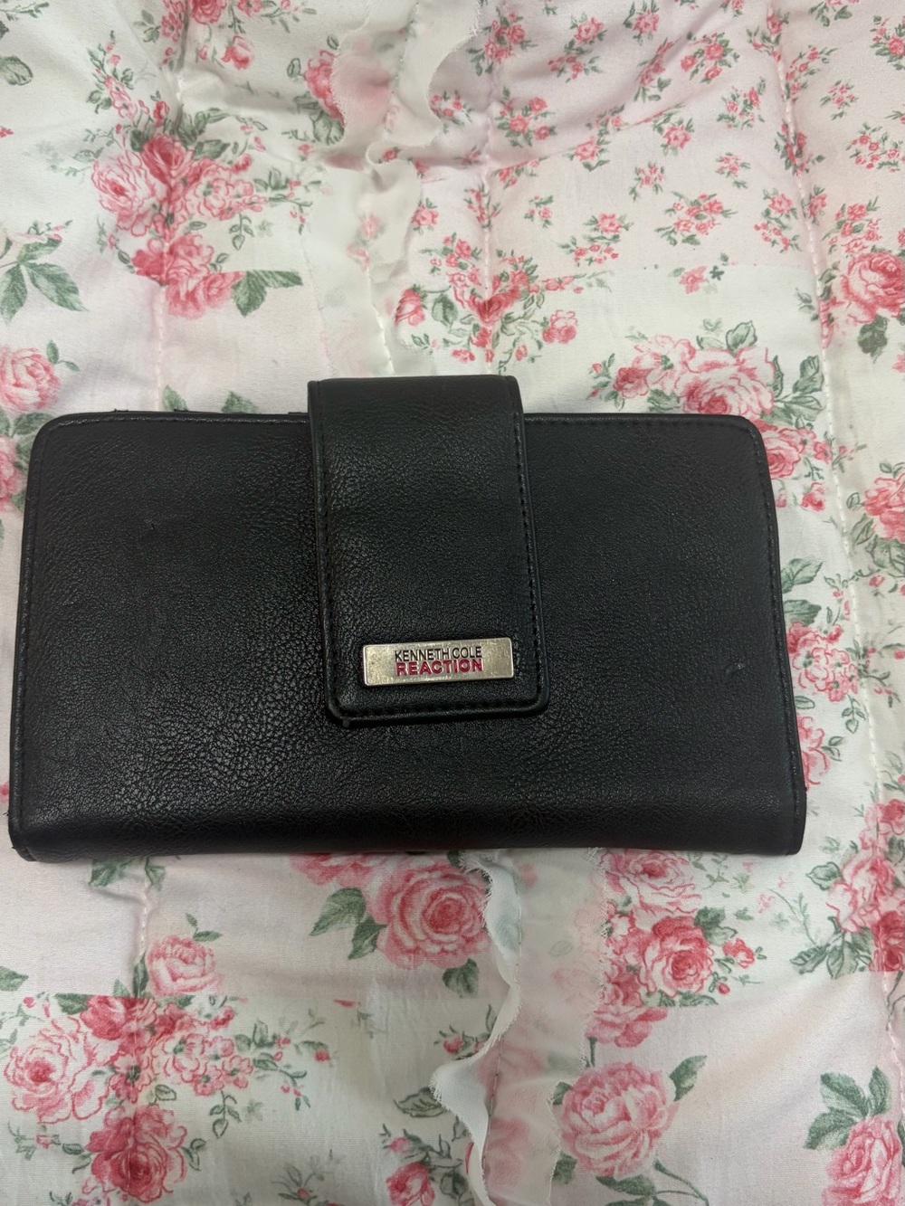 Kenneth Cole Reaction Black Leather Snap Card Holder Wallet